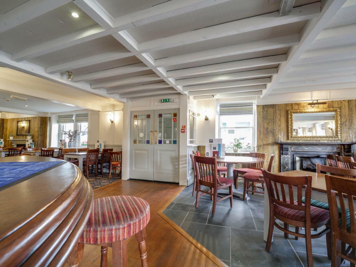 The Swan 3*